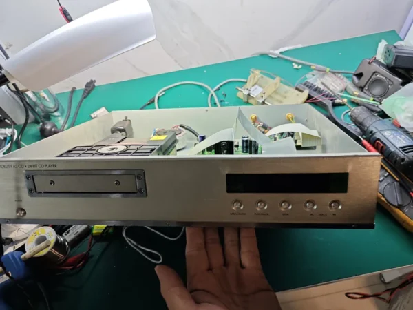 Defective machine, British Musical ...