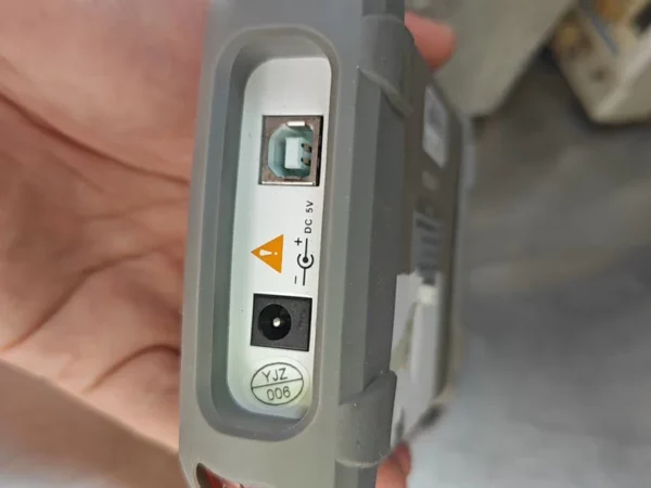 ZLG致远电子 LA1132A 100M sampling rate....