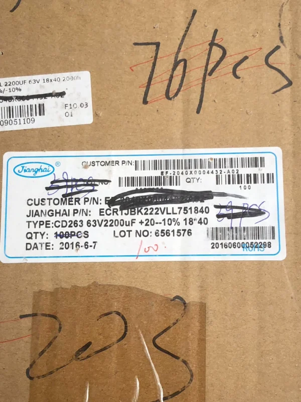 Two boxes of electrolytic capacitors, 200 pieces in total, packed together for 160 yuan. If you're interested, click "I want" to chat with me privately.