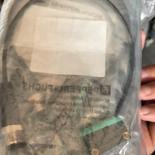 Pepperl+Fuchs photoelectric sensor ML100-55/103/115B, part number 221827, brand new original imported, limited quantity, unit price 85 yuan