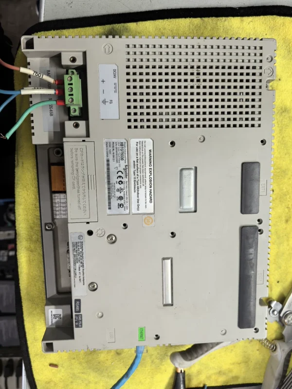 Schneider Electric HMI XBTGT5330, 10.4-inch color touch screen, working well. The device is from China, model PV03 RL:10 SV 22.1, in good working condition with obvious signs of use. Note: The device is Class II 24V DC, 1.22A, for indoor Type 4X use only. Reason for sale: equipment upgrade, fully functional, sincere sale. Interested friends can private message me~