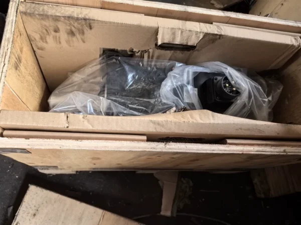 [For Sale] Brand new Servotronix AC servo motor, model PH2-M18D21535T40A, with strong performance, 7.5KW power, IP65 protection class, up to 3000r/min, excellent quality! Idle due to project changes, brand new and unused, several units are brand new in boxes, absolutely great value! Friends in need, hurry up to buy, negotiable price. Special products sold are non-refundable and non-exchangeable, buy with confidence! Multiple devices are on sale.