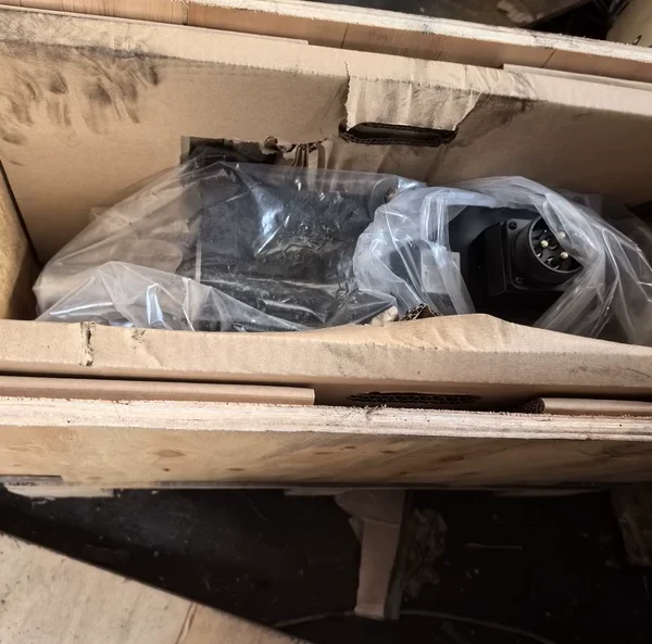 [For Sale] Brand new Servotronix AC servo motor, model PH2-M18D21535T40A, with strong performance, 7.5KW power, IP65 protection class, up to 3000r/min, excellent quality! Idle due to project changes, brand new and unused, several units are brand new in boxes, absolutely great value! Friends in need, hurry up to buy, negotiable price. Special products sold are non-refundable and non-exchangeable, buy with confidence! Multiple devices are on sale.