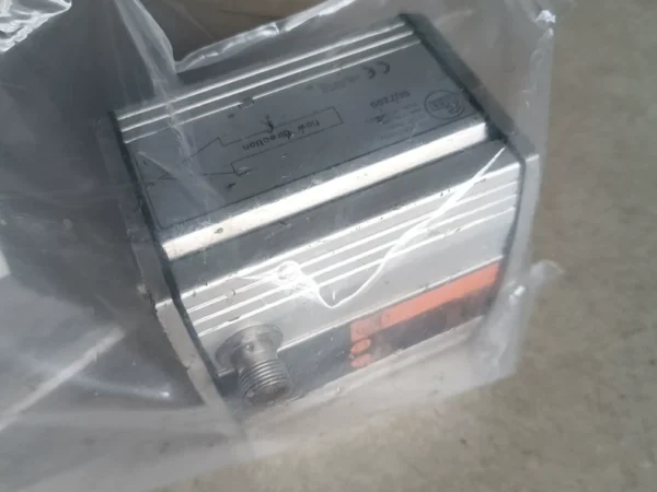 ifm SU7200 sensor not powering on, sold as parts only at a low price, actual item photographed, priced for sale, if interested click "I want" to chat with me privately~