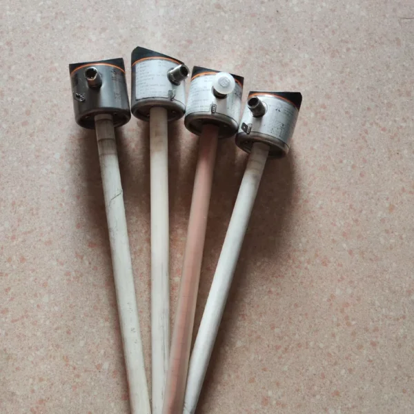 The IFM LK1022 electronic liquid level sensor can only be powered on and lit up, other functions are not included. It is sold cheaply at 220 each.