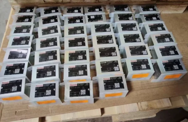 Rexroth Original Authentic R901086058 Z1S6T05-41/V Check Valve, Made in Romania, Brand New and Unopened. Model R901086058, with QR code for authenticity verification. Supports in-person transaction and inspection. Interested friends, click "I want" to chat privately.