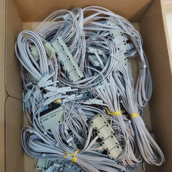 O1CN01yX9Yel1f0rYmidPy2_4611686018427383865-53-fleamarket.heic_790x10000Q90.jpg_.webp Agilent N2756A 16-channel logic probe test cable with connector number 1637 series, brand new and unused. Suitable for oscilloscopes and logic analyzers, the cable is in good condition and the connectors are clear. Actual product photos, brand new condition, suitable for laboratory use. Due to equipment upgrade, it is idle and for transfer, price negotiable! Notes: Pay attention to anti-static when using to avoid damaging the connectors. Interested parties are welcome to private message for consultation!