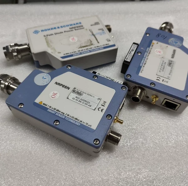 The Rohde & Schwarz NRP8SN three-path power sensor functions normally with slight signs of use and is in good condition. It has an operating frequency range of 10MHz to 3GHz and a dynamic range of up to -70dBm to +23dBm. It supports POE power supply and can be easily integrated into your test system. Reason for sale: Disposal of idle items. After-sales policy: No returns or exchanges after sale, except for quality issues. Negotiable price! Interested friends are welcome to contact!