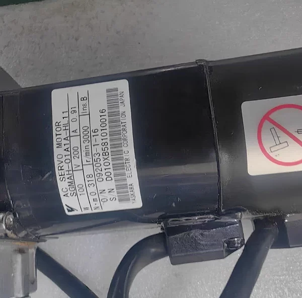 SGMAH-01A1A-HL11 Yaskawa servo motor, robot-specific motor, second-hand disassembled, fully functional, 3-month warranty, voltage 200V, current 0.91A, torque 0.318NM, power 100W