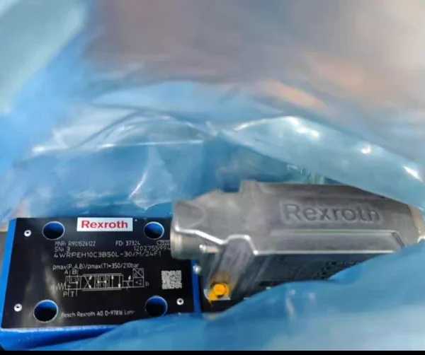 R901493886 4WRPEH10C3B100L-3X/M/24A1 2 units, Rexroth Germany brand new, guaranteed brand new original authentic products with high cost performance, feel free to contact me if interested.