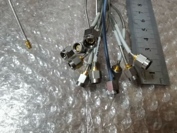 Agilent instrument disassembled semi-steel SMA male to unknown, good condition, if you can use it, take it, sold at unit price