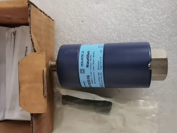 Brand new original Schneider pressure sensor, model XML-F001D2016, measuring range 0...+1 bar, corresponding current 4-20mA. Maximum surge pressure 4 bar, protection class IP67, suitable for various industrial applications. With original packaging. Welcome to inquire! Friends who are interested can contact me for details. Not the real price, if you like it, private message to negotiate the price.