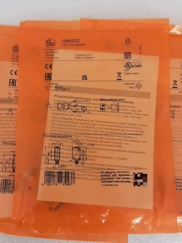 Brand new original IFM O6H202 photoelectric sensor, imported from Germany, made in Singapore. The packaging is intact, the instruction manual is complete, and inspection is supported. Product parameters: operating voltage 10-30V DC, maximum current 100mA, IP65IP67 protection class. Suitable for industrial automation equipment.