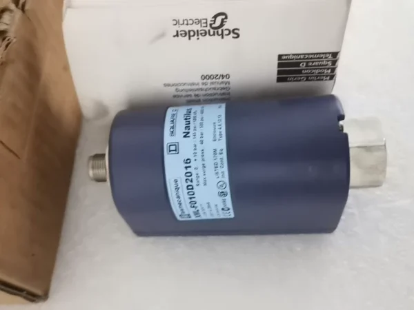 Brand new original Schneider pressure sensor, model XML-F010D2016. Measuring range 0...+10 bar, corresponding current 4-20mA, maximum surge pressure 4 bar, protection class IP67. Suitable for various industrial applications. With original packaging. Friends in need can contact me for details, price is negotiable. Not the actual price, if you like it, private message to negotiate the price.