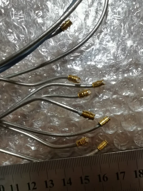Agilent instrument disassembled semi-steel SMA male to unknown, good condition, if you can use it, take it, sold at unit price
