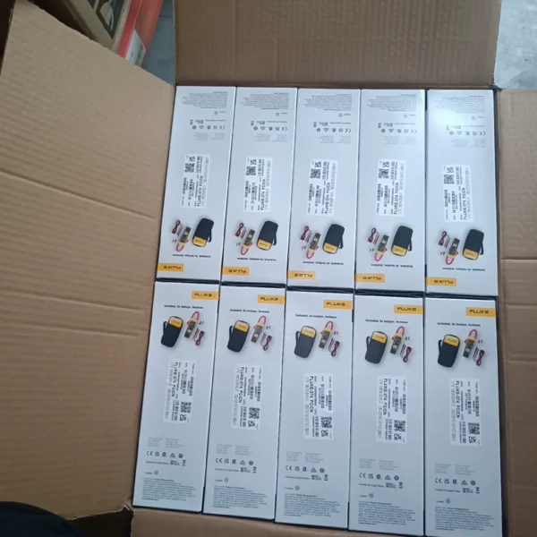 O1CN01Bacd9o2APp6R707Oo_0-fleamarket.jpg_790x10000Q90.jpg_.webp Fluke 374 FC True RMS AC/DC Clamp Meter with the latest production date of 2024, large stock available Main features Connect the meter to your smartphone using Fluke Connect Measurements Read measurements from a safe distance via your phone, with the meter taking all risks, allowing workers to wear less personal protective equipment Directly record measurement results to your phone and Cloud Create reports on-site and share them instantly via email, or use ShareLive™ video calls for real-time conversations Compatible with iFlex flexible current probes; can expand AC current measurement range up to 2500 A; enables measurement with large conductors in tight spaces Compatible with TPAK magnetic hanging strap Uses proprietary inrush measurement technology to filter out noise and accurately capture motor starting current through current protection monitoring CAT IV 600 V, CAT III 1000 V safety rating Three-year warranty Soft carrying case Measurement capabilities
