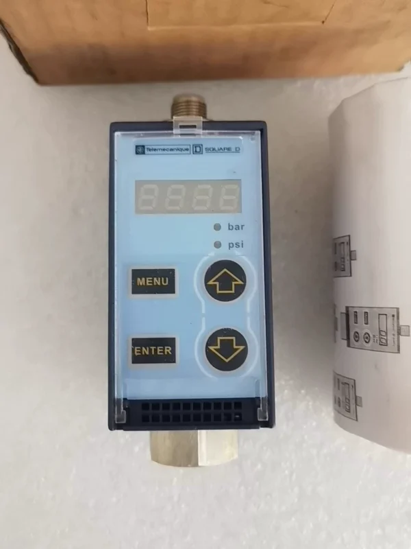 [Brand New Original Schneider Pressure Sensor] Telemecanique XML-F025D2016 brand new genuine product, unopened! Made by Schneider, quality guaranteed! This sensor is suitable for various industrial environments and has high durability and reliability. [Product Details] - Model: XML-F025D2016 - Pressure range: 0...+25 bar (0...+363 psi) - Condition: Brand new original - After-sales guarantee: Supports mailing and ships within 24 hours after purchase, remote areas are not included in free shipping. Interested friends are welcome to private message~ Not the real price, if you like it, private message to negotiate the price.