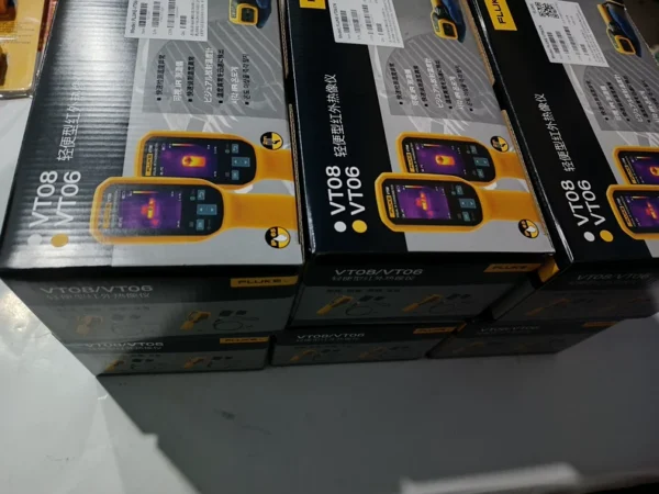 O1CN01GseOFT2APov6e3upk_0-fleamarket.jpg_790x10000Q90.jpg_.webp FLUKE VT06/VT08 Infrared Thermal Imager Thermometer VT08 has an additional visible light camera compared to VT06, with dual-light fusion function and