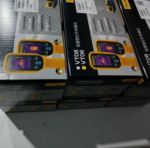 FLUKE VT06/VT08 Infrared Thermal Imager Thermometer VT08 has an additional visible light camera compared to VT06, with dual-light fusion function and