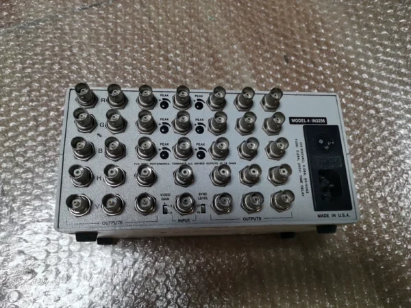 Bought out of curiosity, video signal amplifiers, no conditions to test, cheap to sell, there are 3, unit price 350 yuan, take a good look and下手.