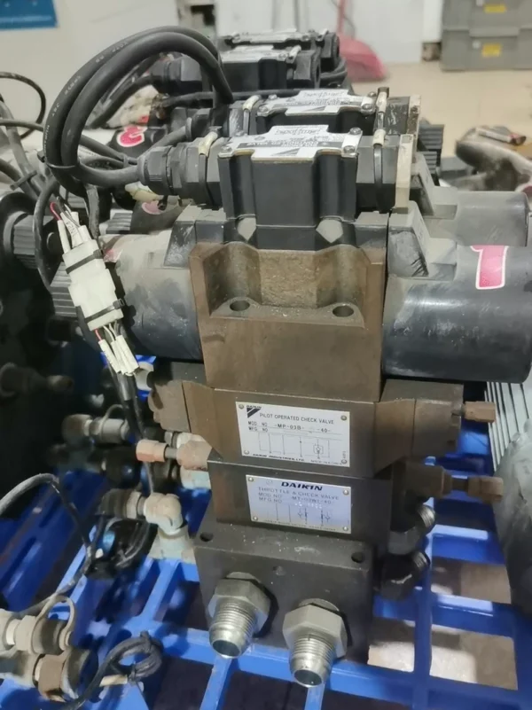 DAIKIN Hydraulic Valves Imported from Japan, KSO-G03-4CP-20 8 pieces with 4 sets of bases