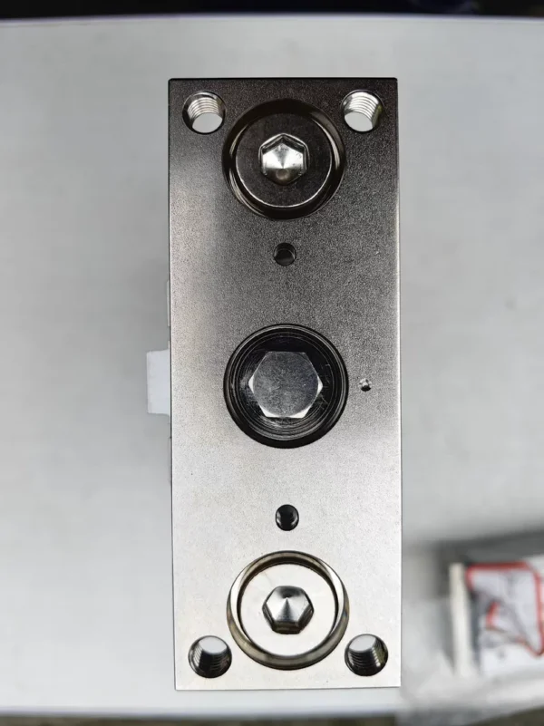 SMC Thin Guide Rod Locking Cylinder: MLGPM40-100Z-F Brand New Without Packaging On Sale At A Special Price, Functionality Guaranteed, Zhu Ye Also Has Other New SMC Products For Negotiation