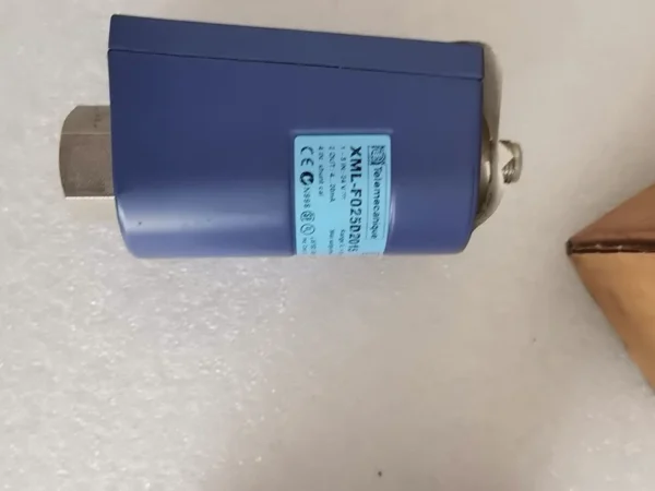 Brand new original Schneider pressure sensor, model XML-F025D2015, stock clearance. Note: It is a brand new genuine product, not a used second-hand item! ✔️ Brand: Schneider Electric ✔️ Model: XML-F025D2015 ✔️ Condition: Brand new ✔️ Original genuine product with quality guarantee. Stock item, interested friends please contact me!