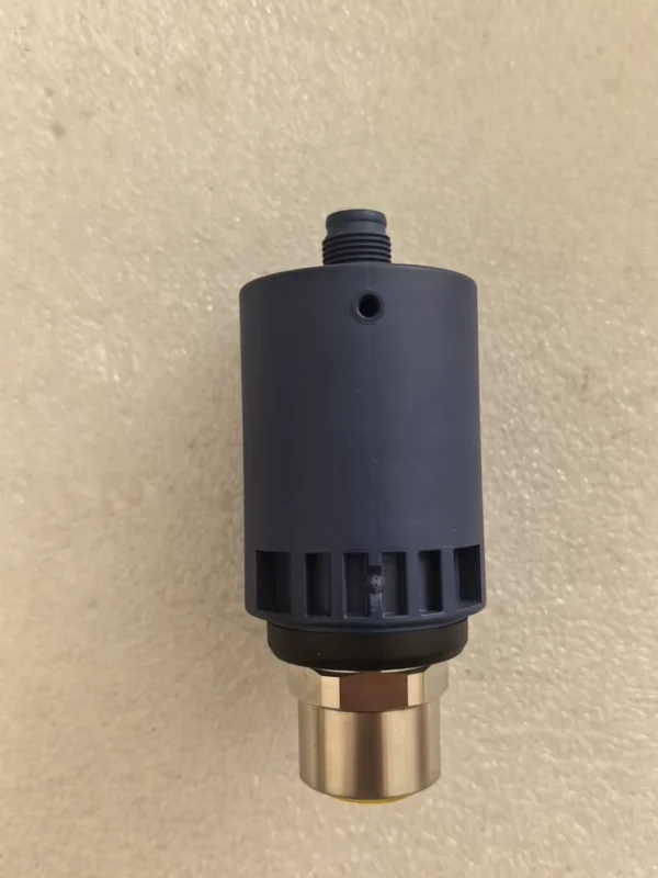 【Brand New Original Schneider Pressure Sensor】Telemecanique XMLR010G2P05 Brand New Authentic, Made in Switzerland, Quality Guaranteed! This sensor is suitable for industrial automation control, with high precision and stability.【Product Details】- Model: XMLR010G2P05- Working Range: 0 to 10 bar- Supply Voltage: 24 VDC- Output: 2 PNP 250mA- Manufacturer: Telemecanique Switzerland Brand new original, no packaging! Friends in need can contact me, not the real price, if you like it, private message to negotiate the price