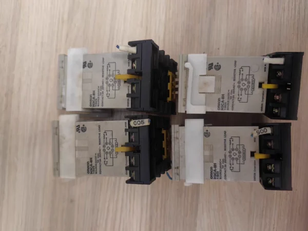 O1CN01ZWJhuP1GoRzyI2Kcq_4611686018427380893-53-fleamarket.heic_790x10000Q90.jpg_.webp OMRON H3CA-8 Original Imported Time Relay Condition as Shown in the Picture Actual Shooting Used Part Function Guaranteed with One Mounting Clip Shell Damaged Does Not Affect Use Price is Unit Price