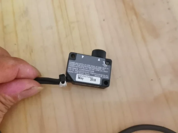O1CN01cyxjdN1VZ4yRjqLy9_4611686018427381690-0-fleamarket.jpg_790x10000Q90.jpg_.webp Genuine Keyence LV-N11N Amplifier with LV-NH32 Head, 3 Meters Cable; Omron E3C-LD1, 2.5 Meters Cable, Negotiable Price