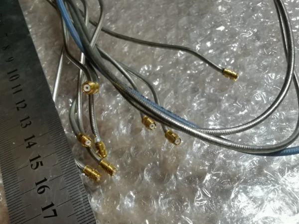 Agilent instrument disassembled semi-steel SMA male to unknown, good condition, if you can use it, take it, sold at unit price