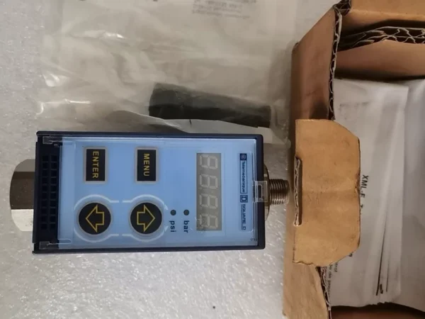 Brand new original Schneider pressure sensor, model XML-F001D2016, measuring range 0...+1 bar, corresponding current 4-20mA. Maximum surge pressure 4 bar, protection class IP67, suitable for various industrial applications. With original packaging. Welcome to inquire! Friends who are interested can contact me for details. Not the real price, if you like it, private message to negotiate the price.