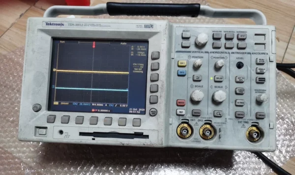 O1CN01lgAEP82JUFcbVHL2h_4611686018427384400-0-fleamarket.jpg_790x10000Q90.jpg_.webp Tektronix DPO3012 Oscilloscope, guaranteed to power on, other functions unknown, as shown in the picture, please check carefully before purchasing.