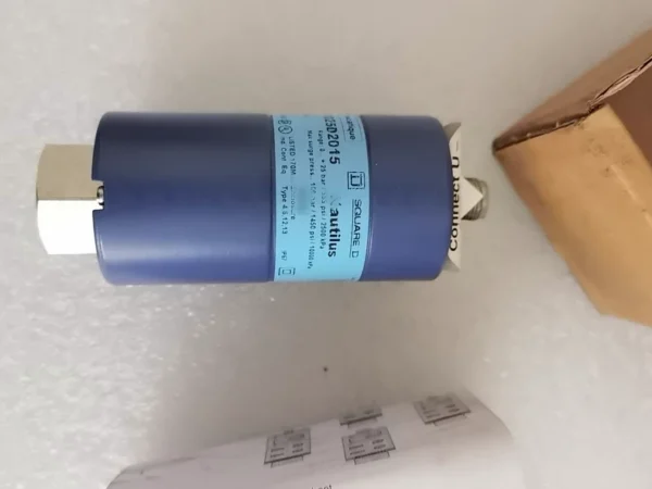 Brand new original Schneider pressure sensor, model XML-F025D2015, stock clearance. Note: It is a brand new genuine product, not a used second-hand item! ✔️ Brand: Schneider Electric ✔️ Model: XML-F025D2015 ✔️ Condition: Brand new ✔️ Original genuine product with quality guarantee. Stock item, interested friends please contact me!