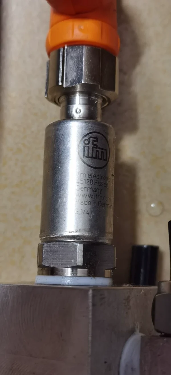 German ifm pressure sensor PT5403, new condition, fully functional. Price negotiable.