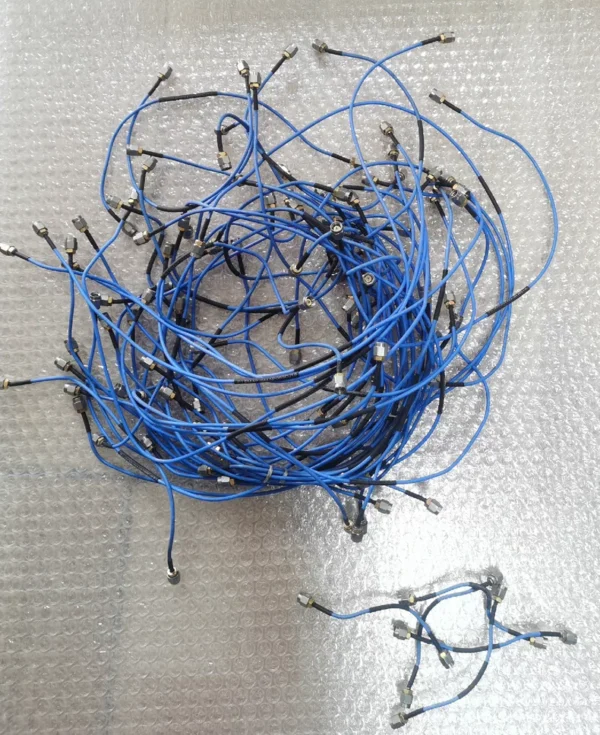 Original imported disassembled connecting cables, several styles, unit price 15 yuan, please private message with pictures for which one you need.