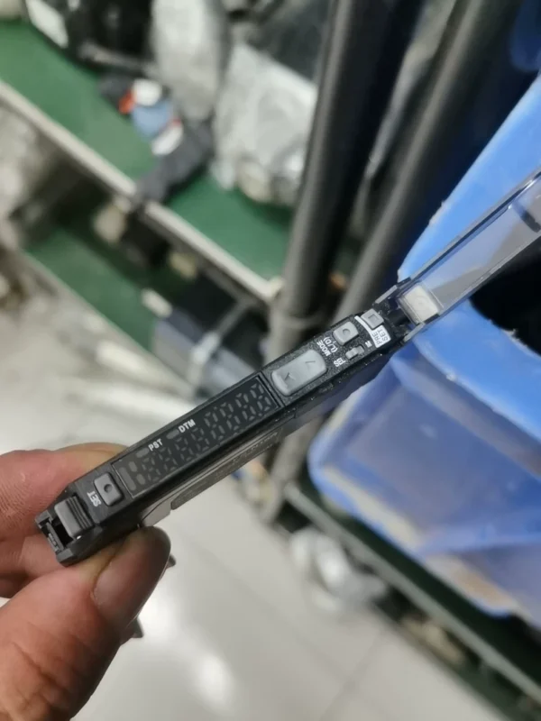 Keyence Fiber Amplifier Sensor FS-N18N 9 Pcs Used Like New with Covers, Cable Length 2 Meters with Fiber Cable FU-E11 Cable Length 1.5 Meters 8 Pcs Sold Non-Returnable.