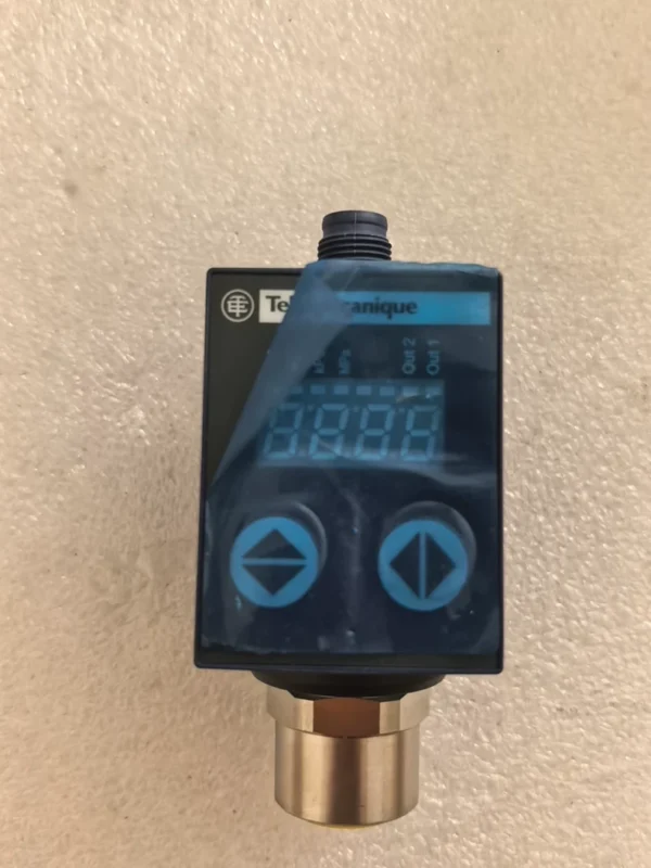 【Brand New Original Schneider Pressure Sensor】Telemecanique XMLR010G2P05 Brand New Authentic, Made in Switzerland, Quality Guaranteed! This sensor is suitable for industrial automation control, with high precision and stability.【Product Details】- Model: XMLR010G2P05- Working Range: 0 to 10 bar- Supply Voltage: 24 VDC- Output: 2 PNP 250mA- Manufacturer: Telemecanique Switzerland Brand new original, no packaging! Friends in need can contact me, not the real price, if you like it, private message to negotiate the price