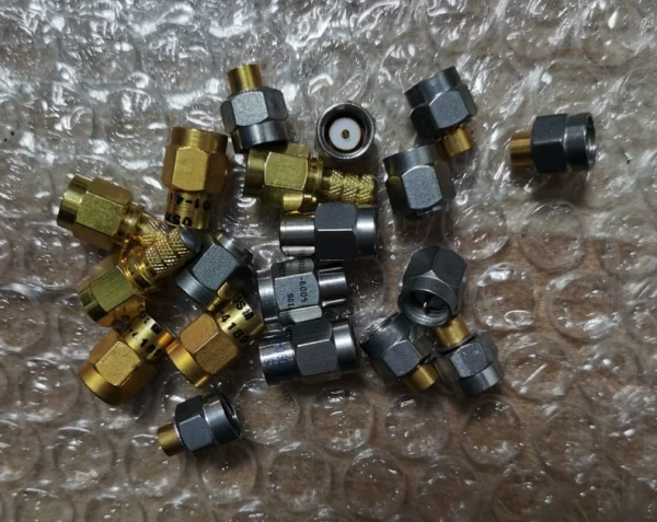 Original imported disassembled parts, 19 loads, 13 connecting wires. Too lazy to distinguish, selling as a package. If any boss needs, you can take it directly. What you see is what you get. Didn't clean it, but the appearance looks good. No guarantee on quality, 200 yuan with free shipping.