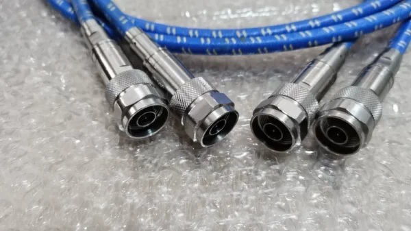 HUBER+SUHNER 526, 18GHz N-N 1.5m High-Frequency Test Cable, Note that this is defective, excessive test loss, slight indentation on the cable body, connectors in good condition, for repair experts as spare parts, please check carefully before purchasing, two pieces packed together for 108 yuan with free shipping