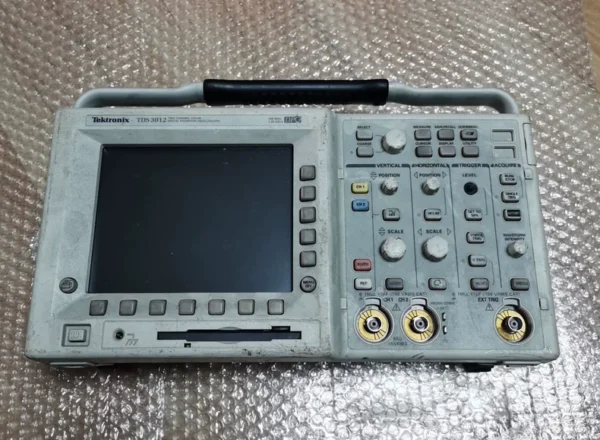 O1CN01si1qWx2JUFccLRRjK_4611686018427384400-0-fleamarket.jpg_790x10000Q90.jpg_.webp Tektronix DPO3012 Oscilloscope, guaranteed to power on, other functions unknown, as shown in the picture, please check carefully before purchasing.