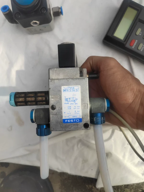 Festo Solenoid Valve MFH-3-14-S, slight signs of use, actual item photographed, perfectionists and "coroner-style" price negotiators please do not disturb. Personal unused item, no returns after sale, please consider carefully before purchasing, thank you! Not Schleich, papo, bbi, safari, ELC