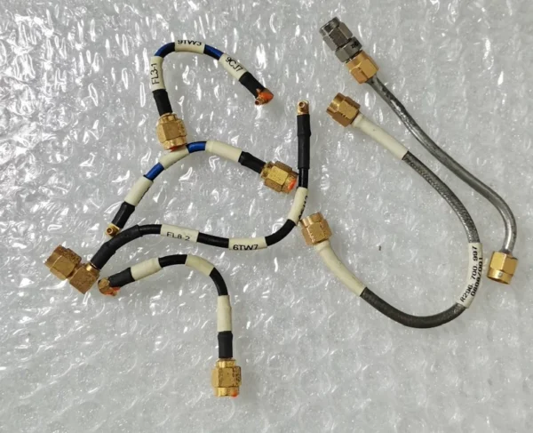 Imported disassembled gold-plated adapter cableadapter, one side is SMA male, the other side is unknown, unit price is 30 yuan per piece,