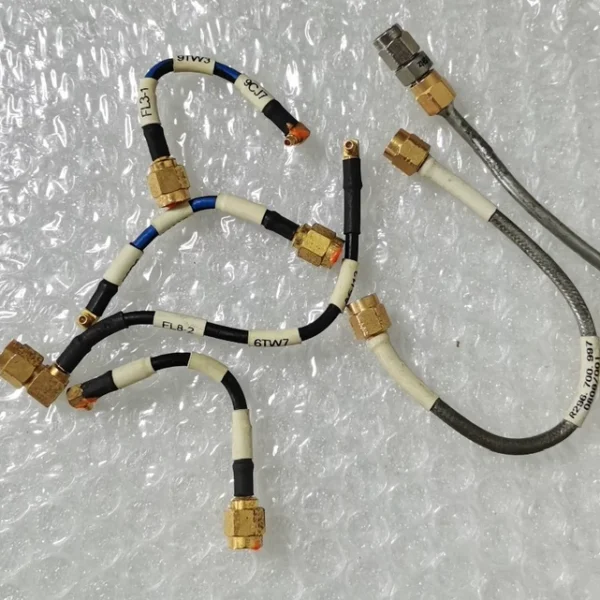 Imported disassembled gold-plated adapter cableadapter, one side is SMA male, the other side is unknown, unit price is 30 yuan per piece,
