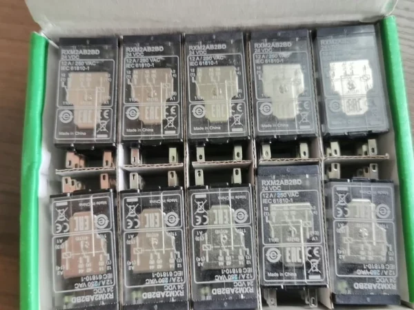 Brand new original authentic product with original packaging Schneider relay RXM2AB2BD 10 pieces