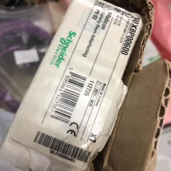 Schneider 140XBP00600 Control Module