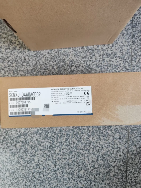 Yaskawa SGMXJ-04AUA6EC2 AC Servo Motor